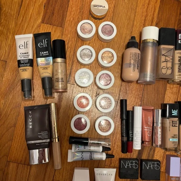 65 Piece Makeup Bundle - Picture 3 of 5